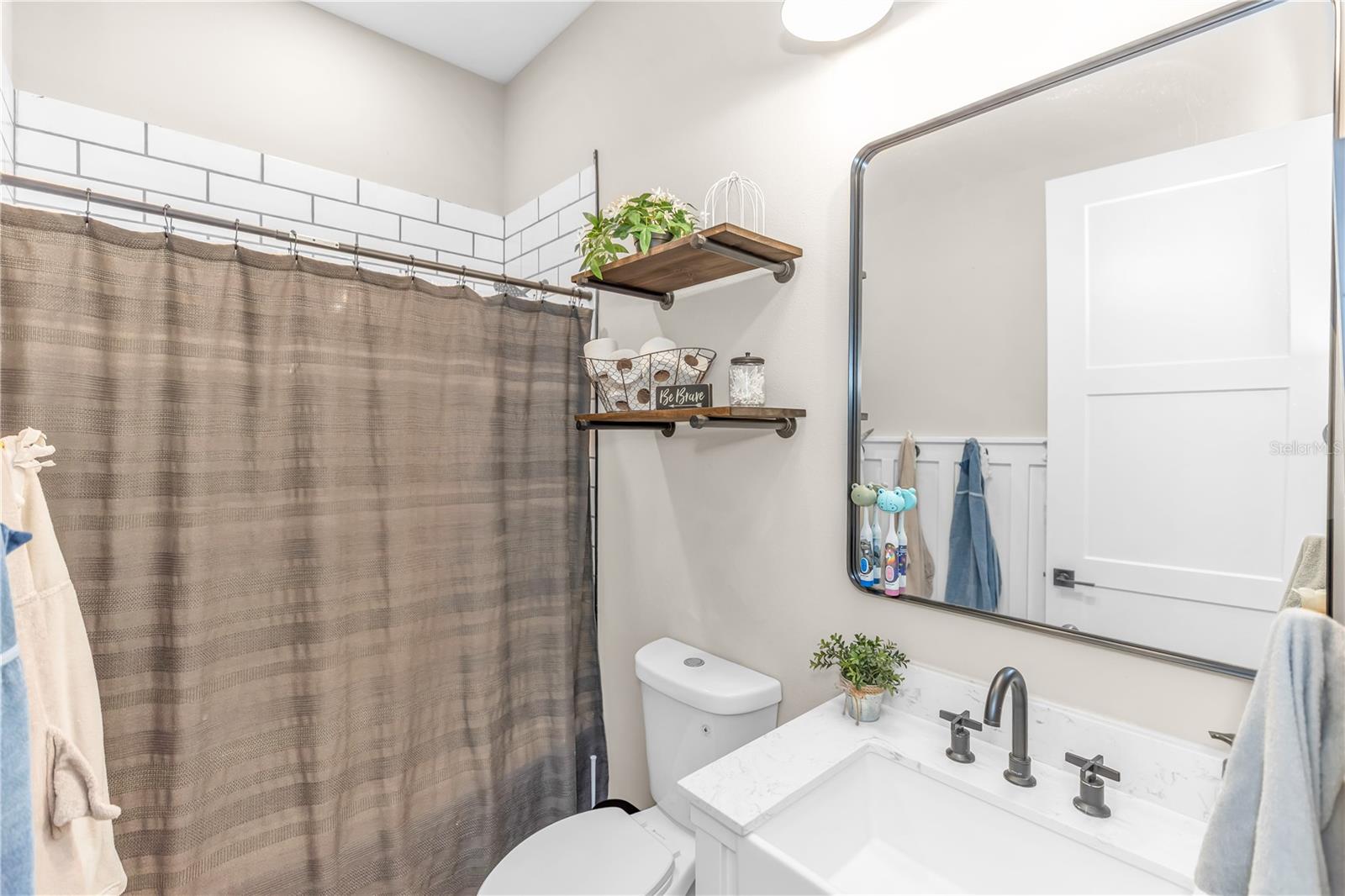 Image 29 of 46 For 171 River Oaks Drive