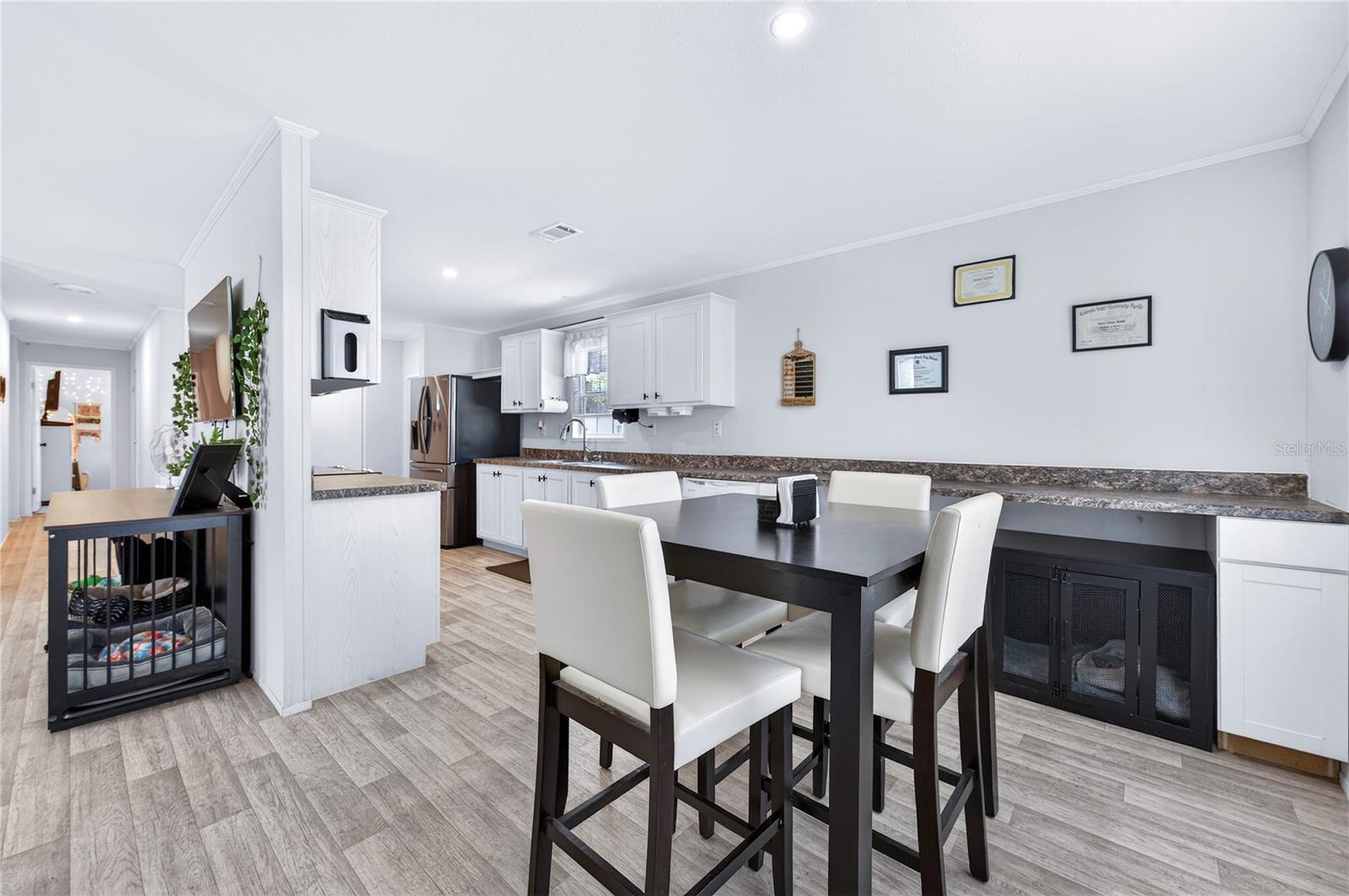 Image 12 of 39 For 5266 Pineland Avenue