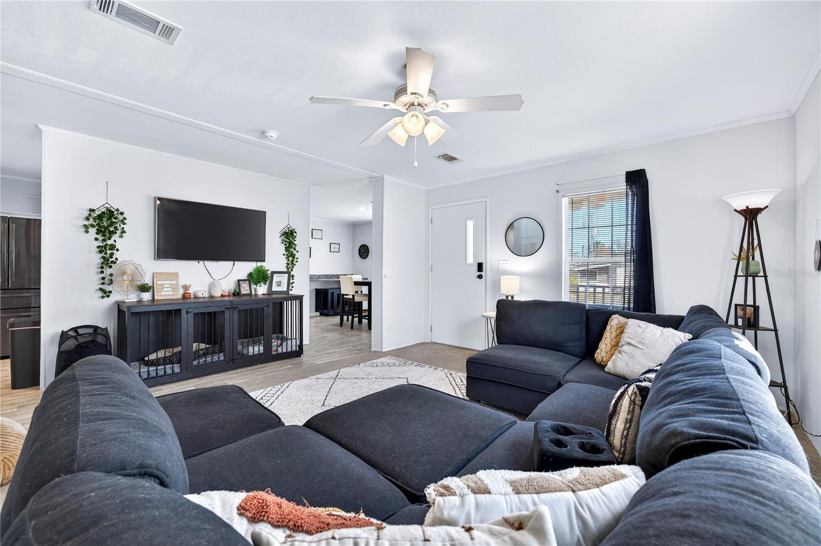 Image 19 of 39 For 5266 Pineland Avenue