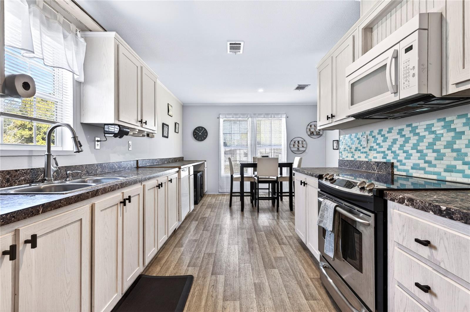 Image 2 of 39 For 5266 Pineland Avenue