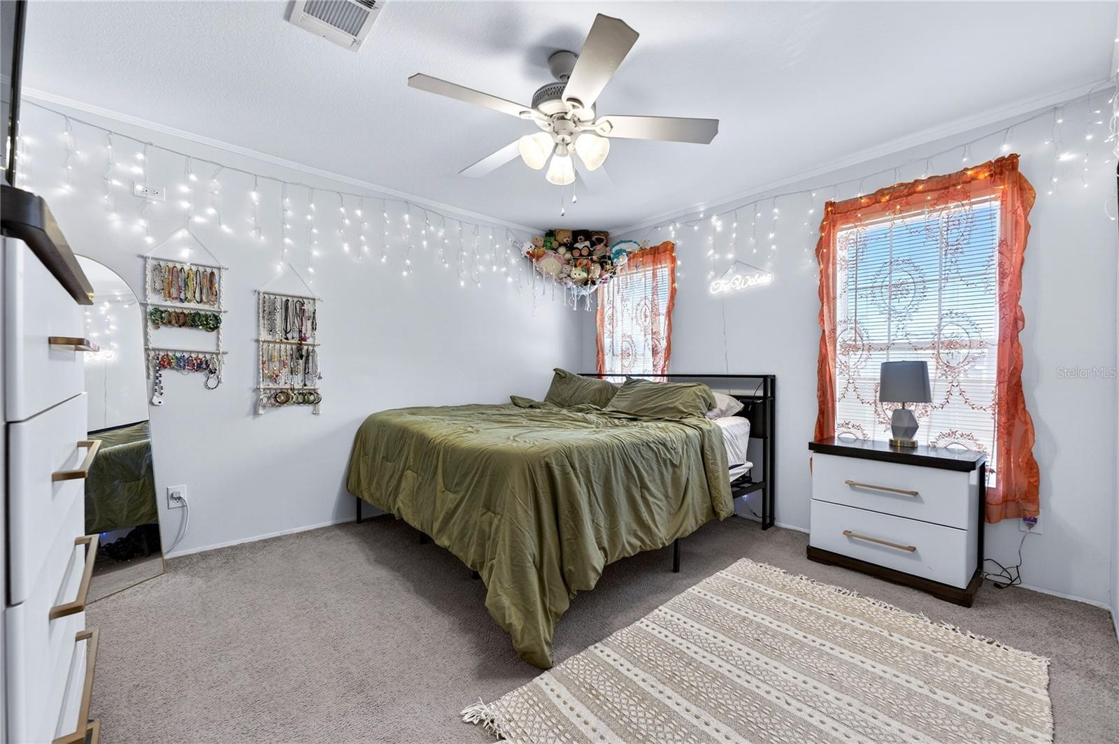 Image 28 of 39 For 5266 Pineland Avenue