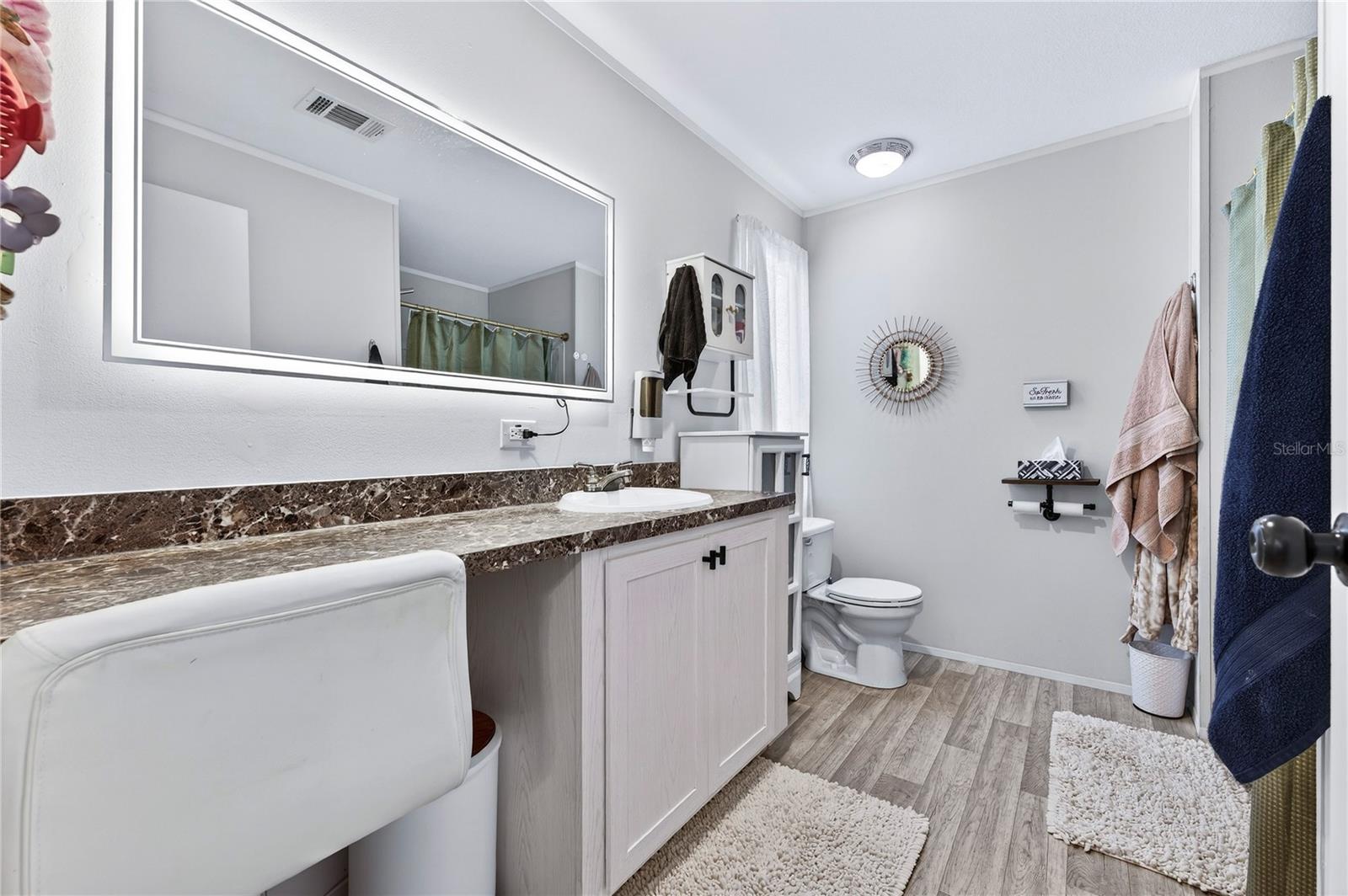 Image 30 of 39 For 5266 Pineland Avenue