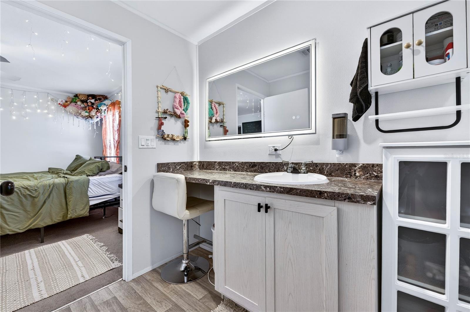 Image 32 of 39 For 5266 Pineland Avenue