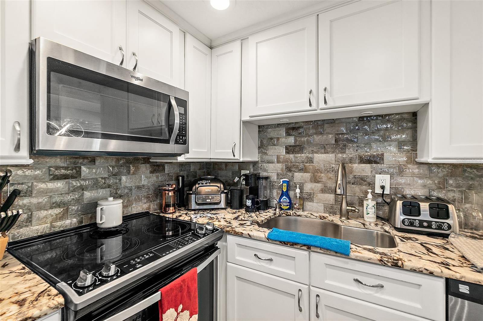 Image 18 of 43 For 2947 Atlantic Avenue 1604