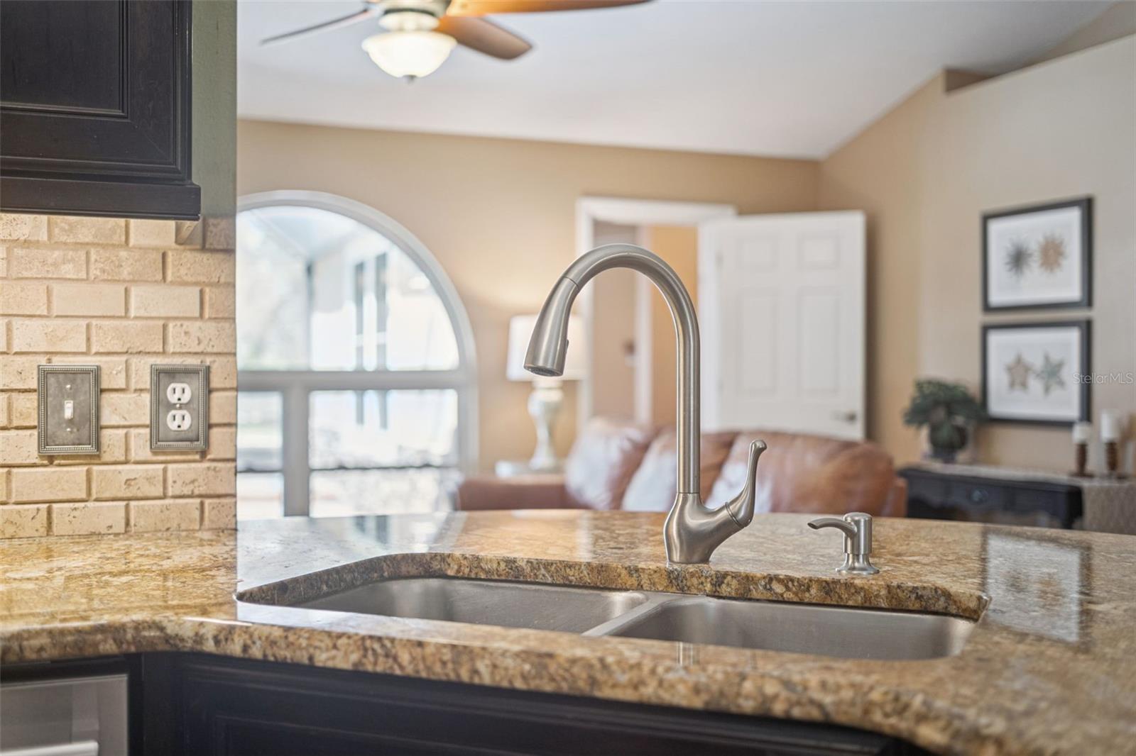 Image 11 of 52 For 1289 Voltaire Street