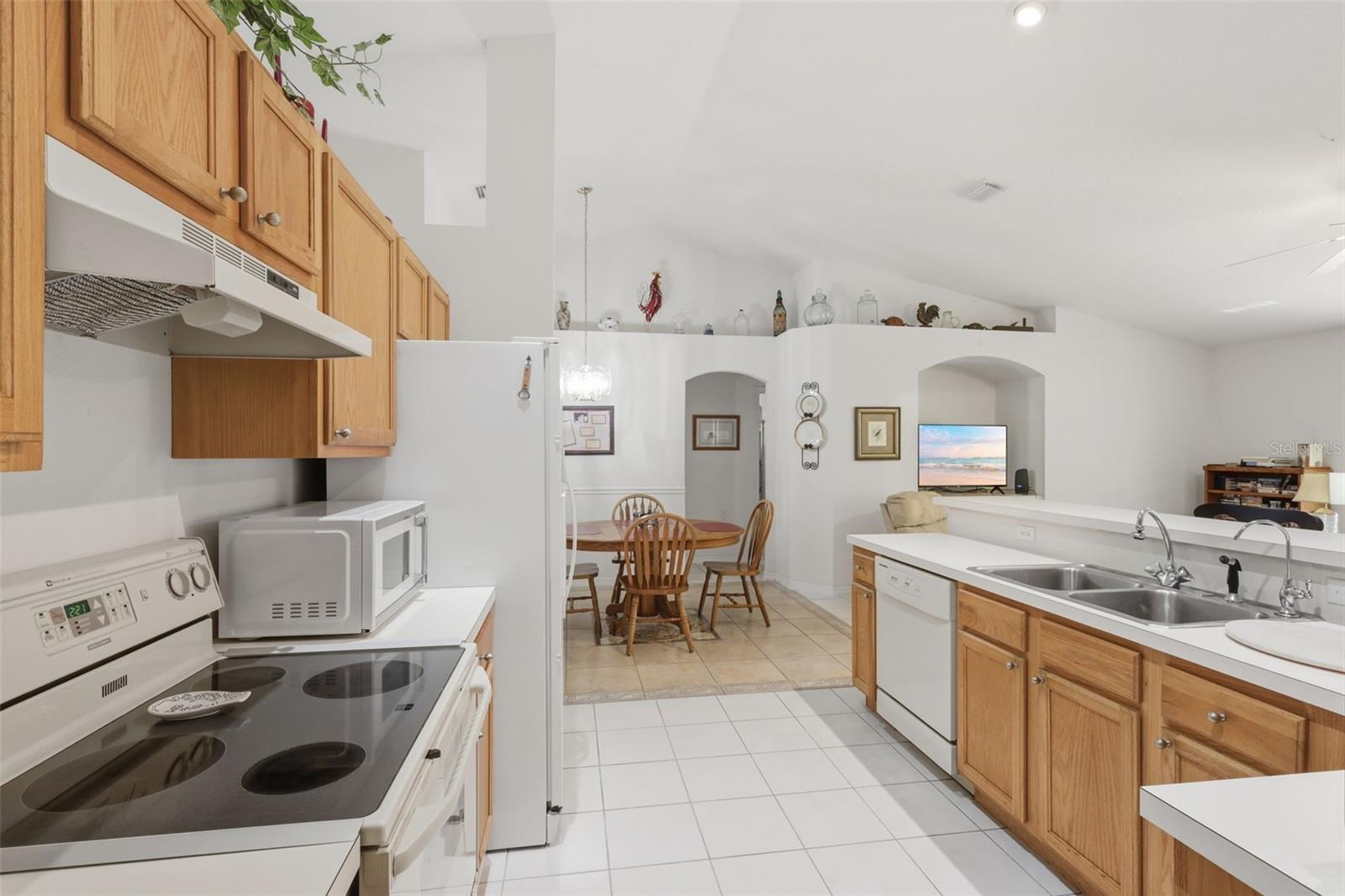 Image 14 of 36 For 1028 Collins Avenue