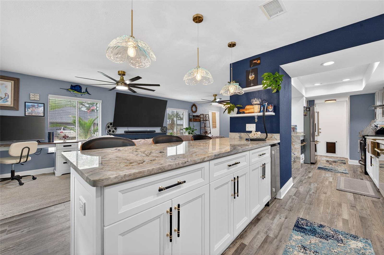 Image 10 of 31 For 92 Alberta Avenue