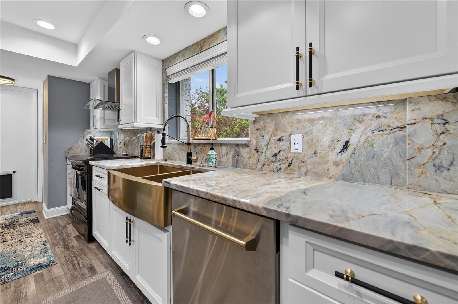 Image 12 of 31 For 92 Alberta Avenue