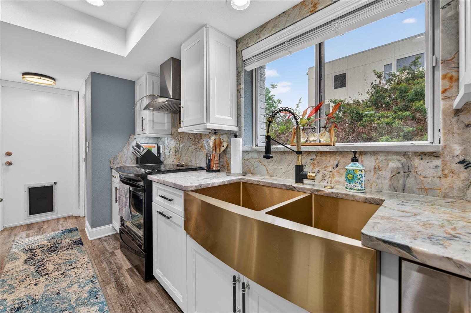 Image 13 of 31 For 92 Alberta Avenue