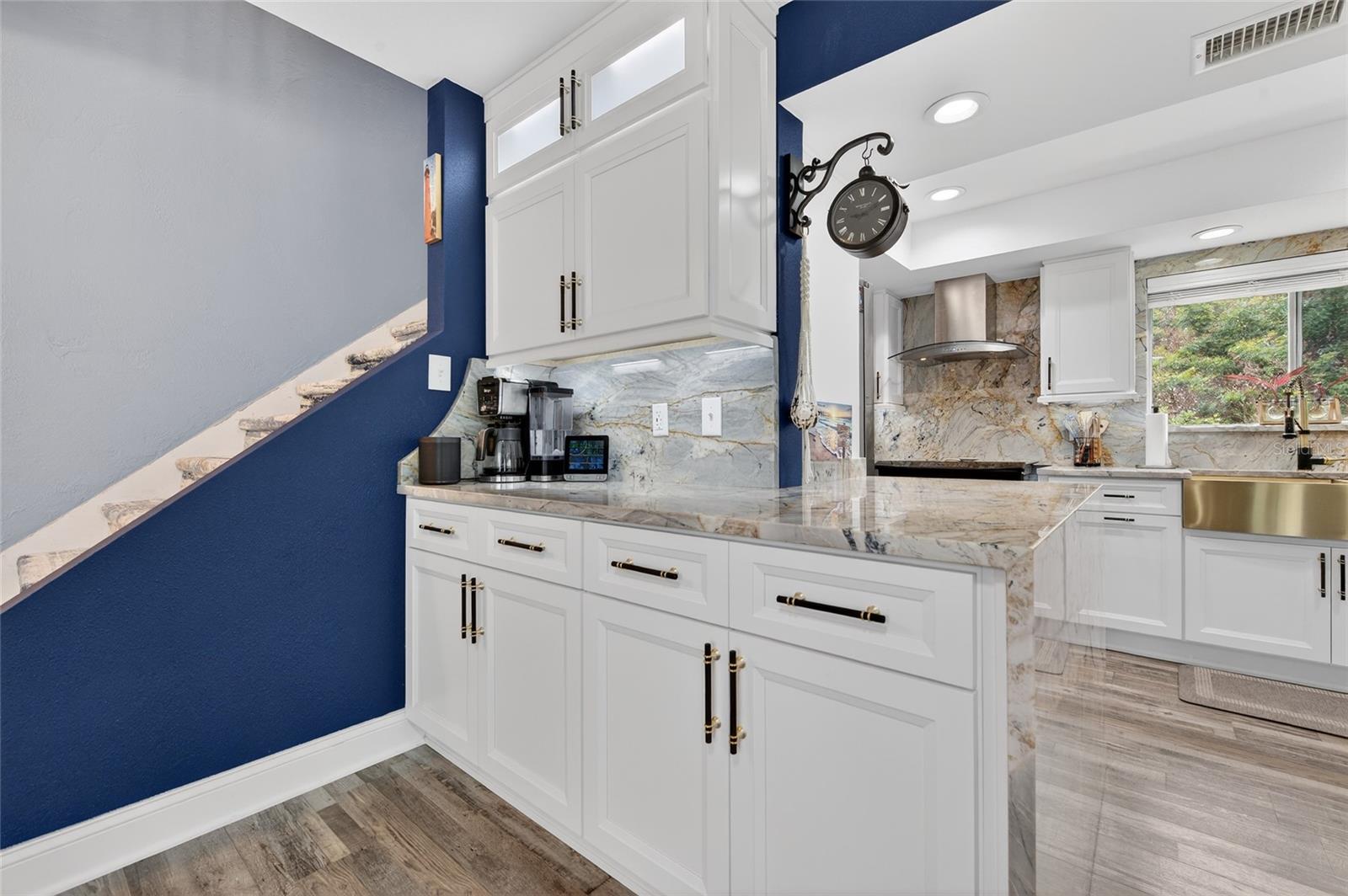 Image 15 of 31 For 92 Alberta Avenue