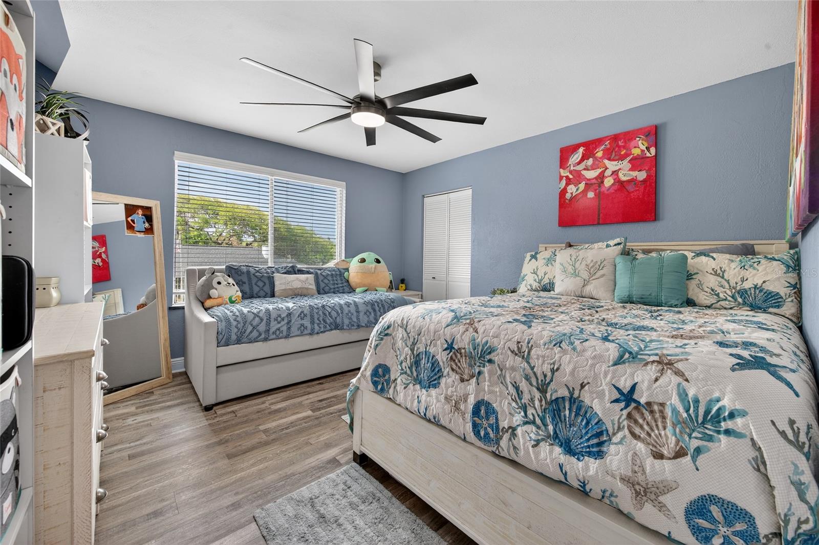 Image 17 of 31 For 92 Alberta Avenue