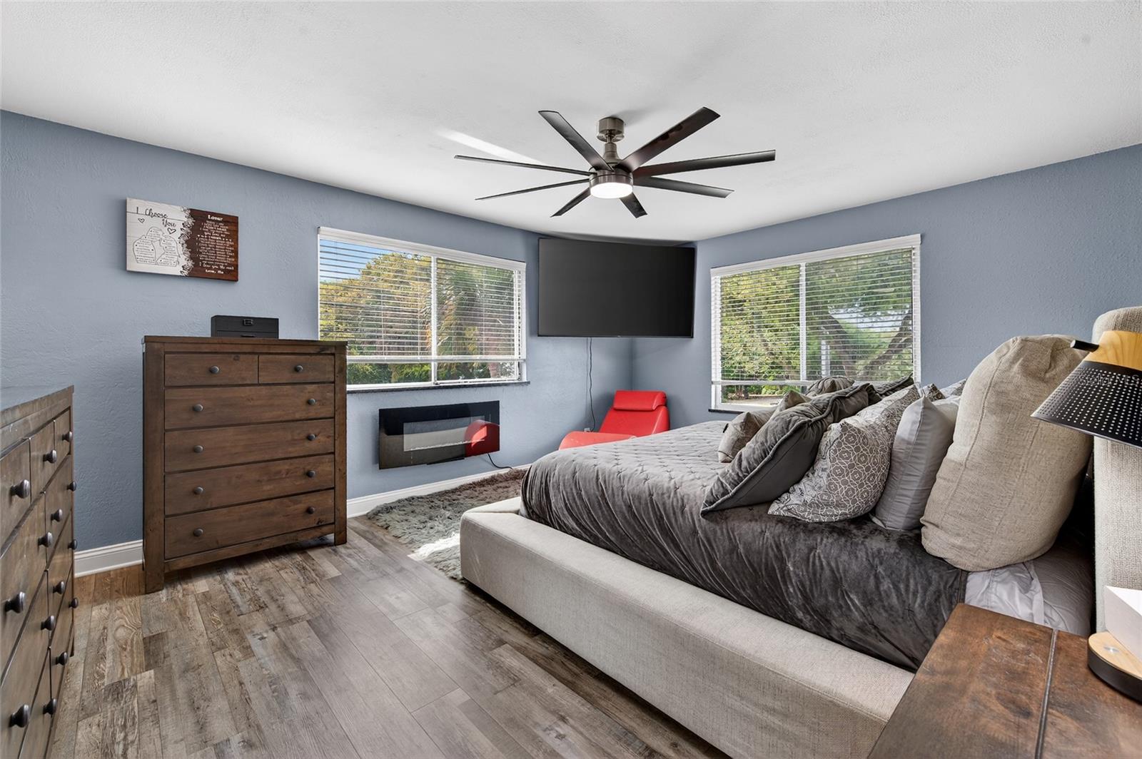 Image 18 of 31 For 92 Alberta Avenue