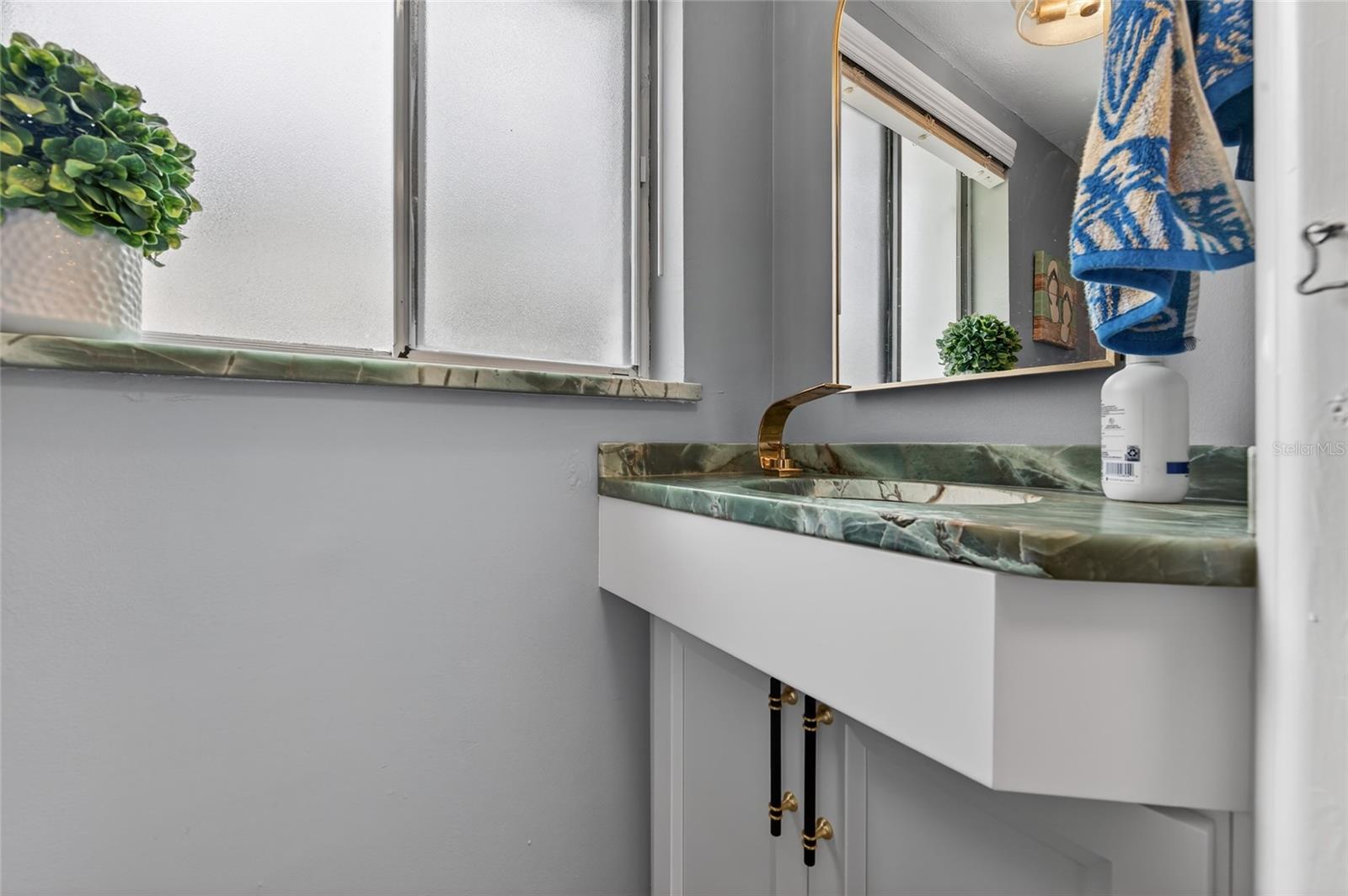 Image 21 of 31 For 92 Alberta Avenue