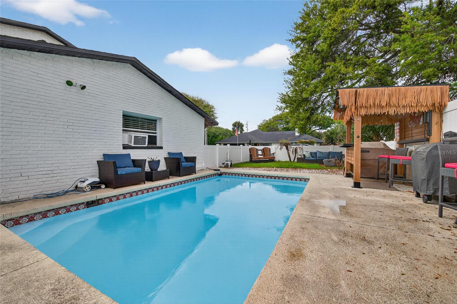 Image 25 of 31 For 92 Alberta Avenue