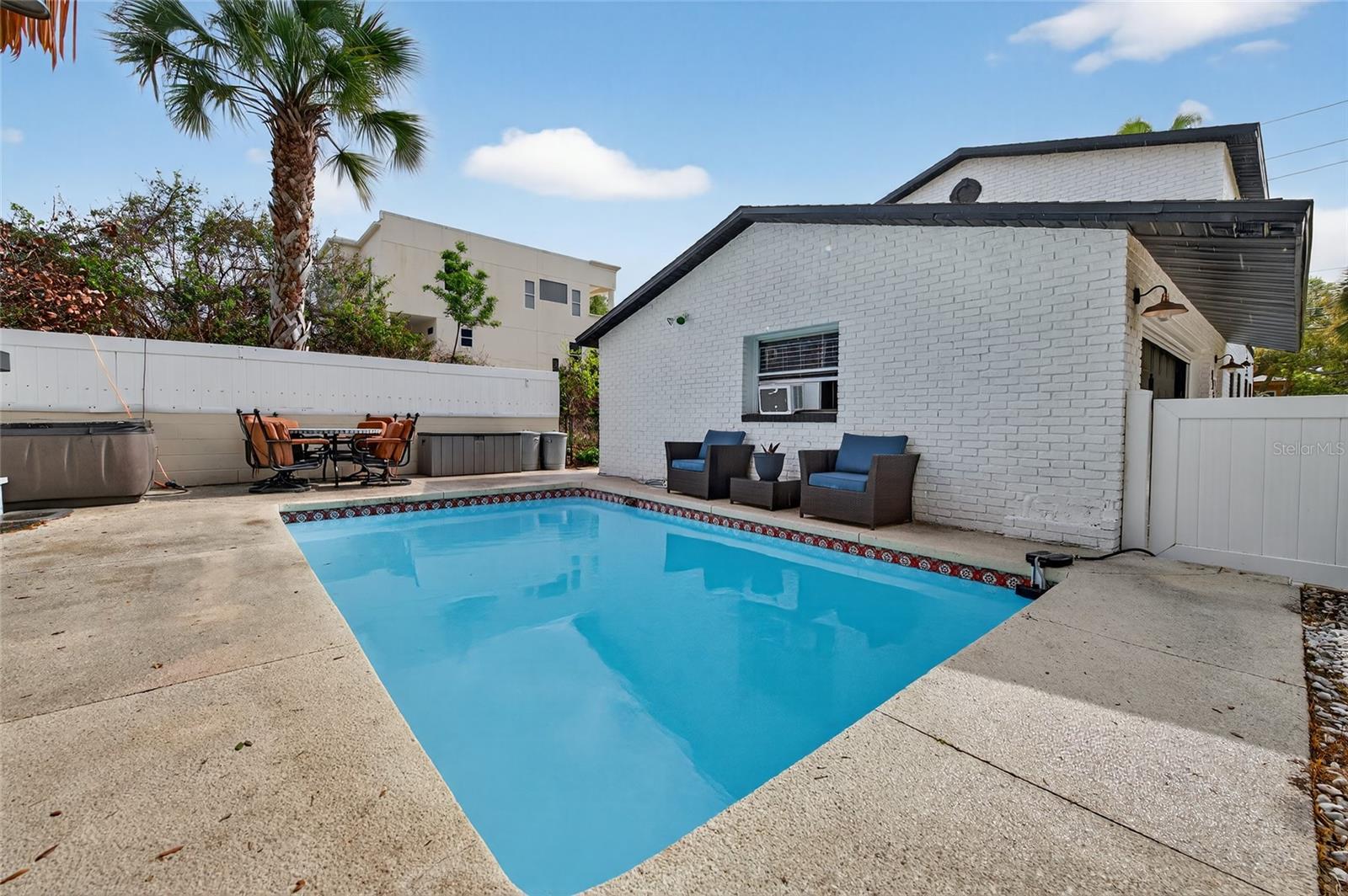 Image 27 of 31 For 92 Alberta Avenue