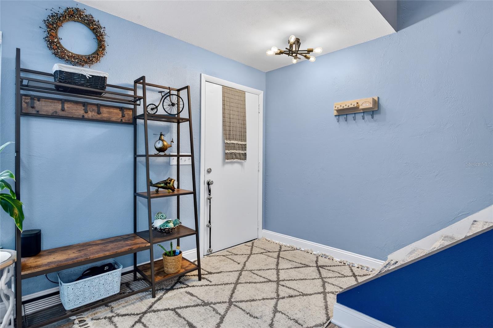 Image 4 of 31 For 92 Alberta Avenue