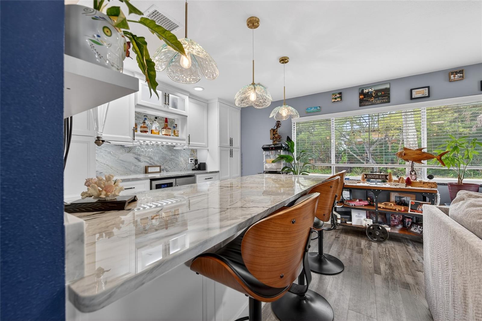 Image 6 of 31 For 92 Alberta Avenue