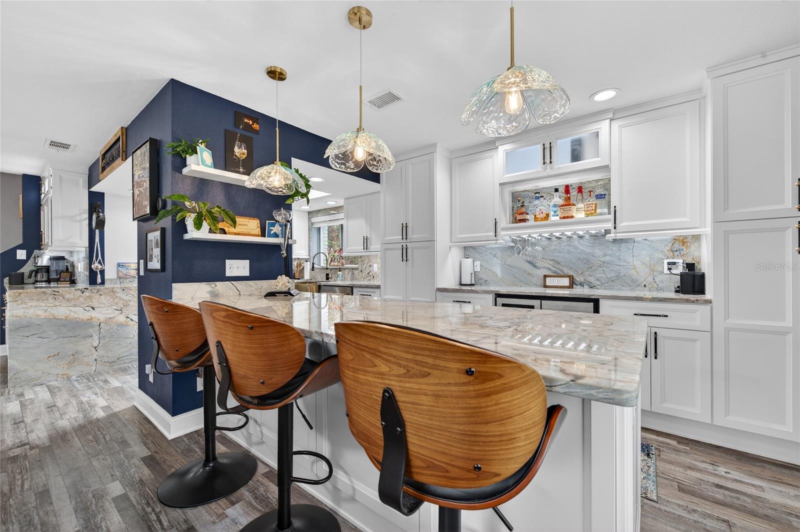 Image 7 of 31 For 92 Alberta Avenue