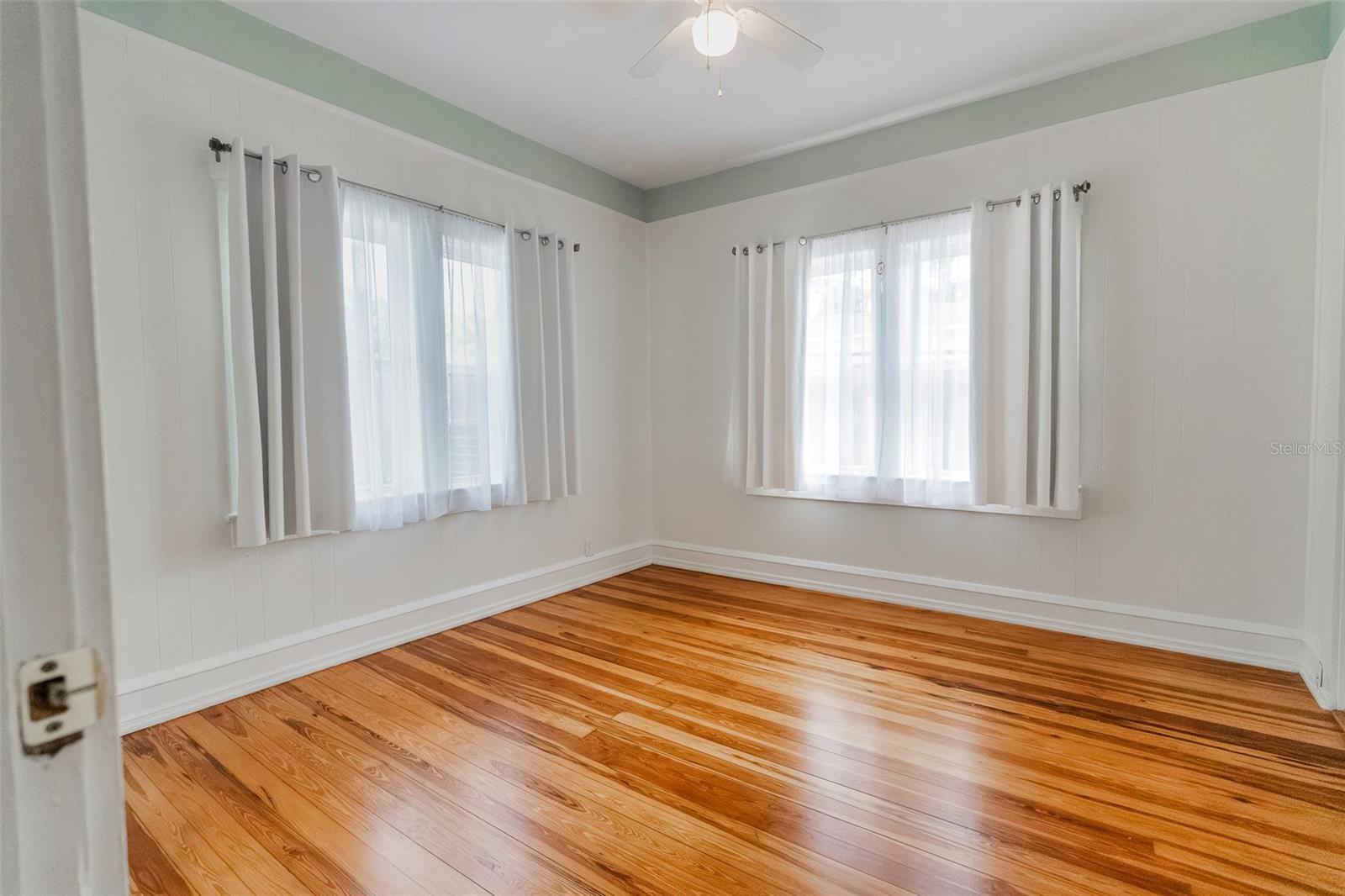 Image 12 of 86 For 321 Pennsylvania Avenue