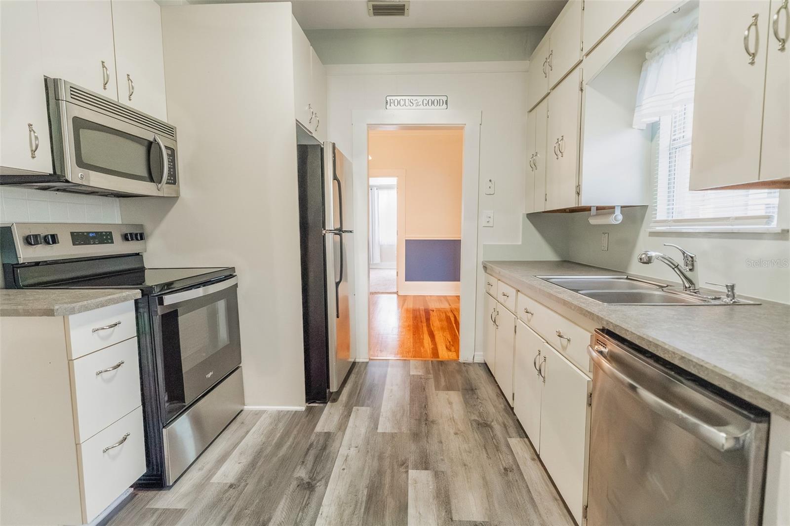 Image 15 of 86 For 321 Pennsylvania Avenue