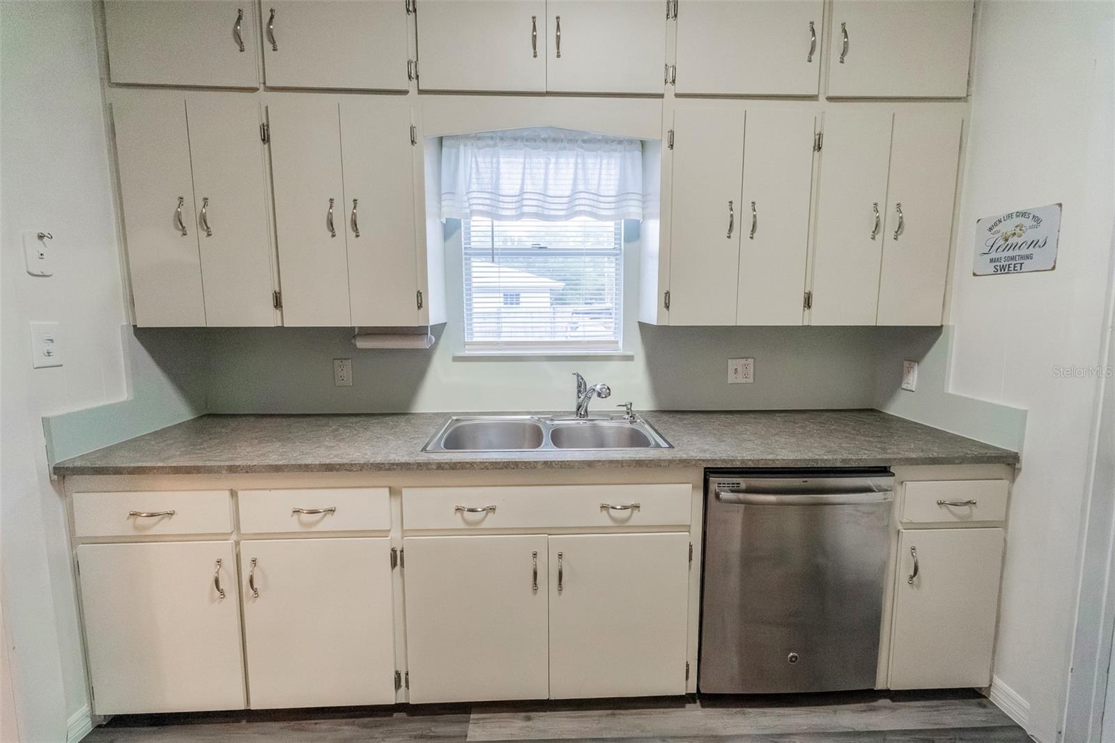 Image 16 of 86 For 321 Pennsylvania Avenue