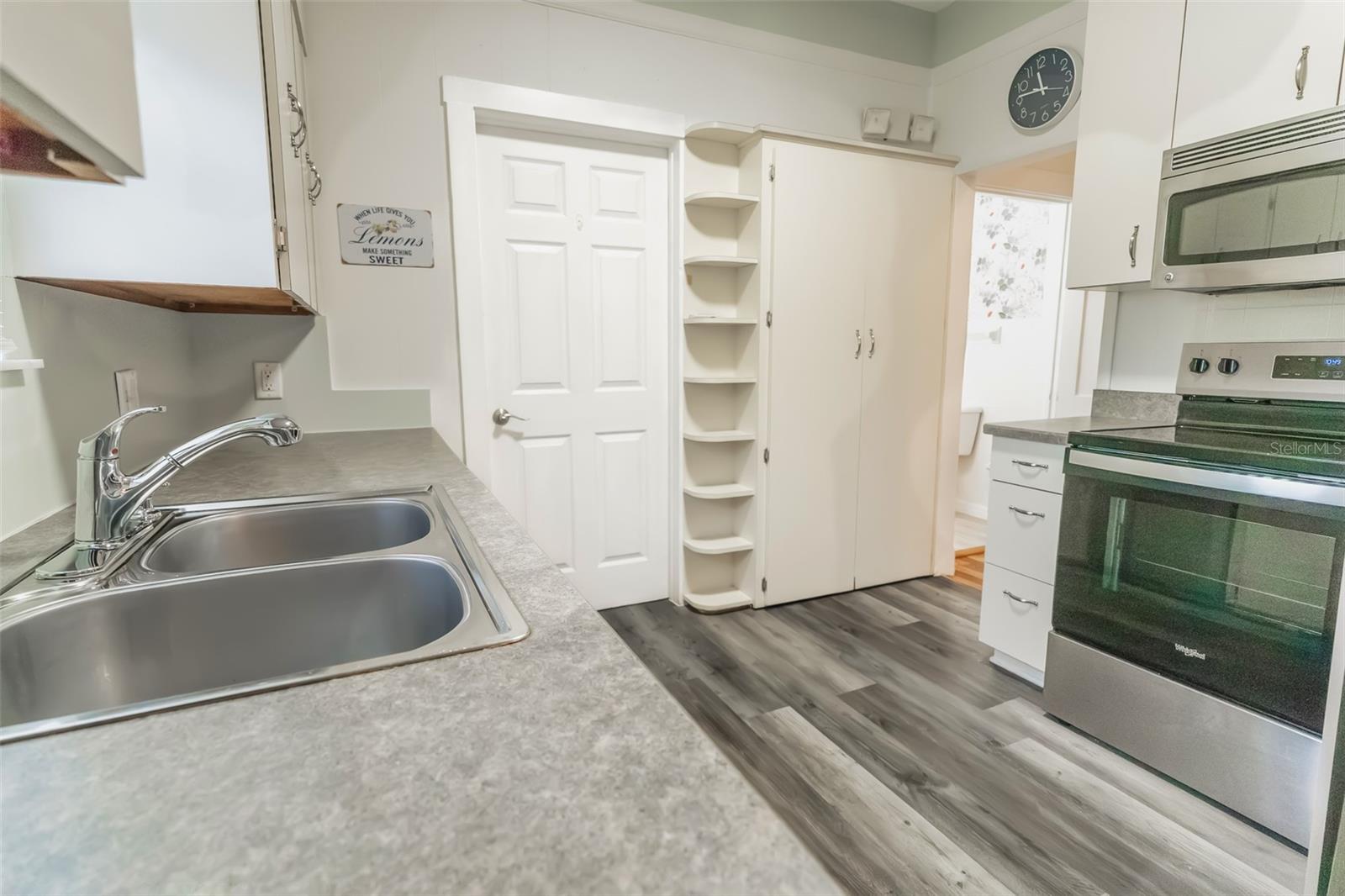 Image 17 of 86 For 321 Pennsylvania Avenue