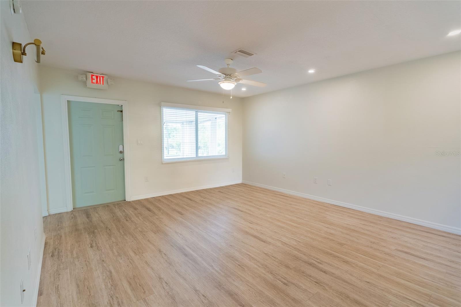 Image 23 of 86 For 321 Pennsylvania Avenue