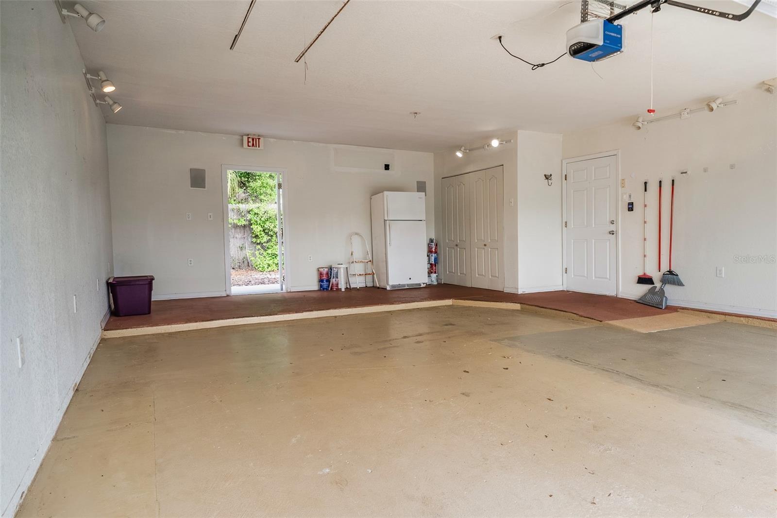 Image 32 of 86 For 321 Pennsylvania Avenue