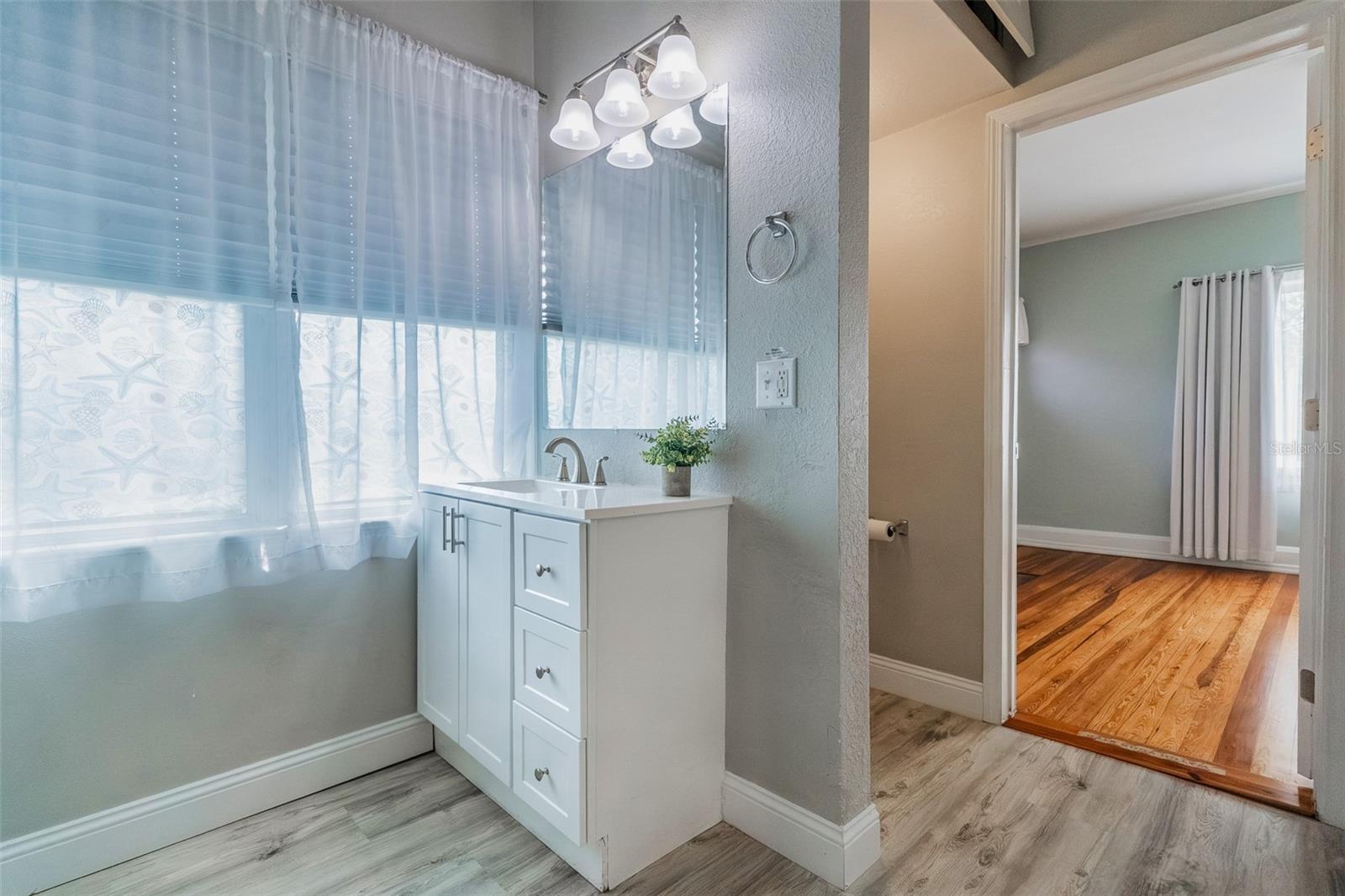 Image 56 of 86 For 321 Pennsylvania Avenue