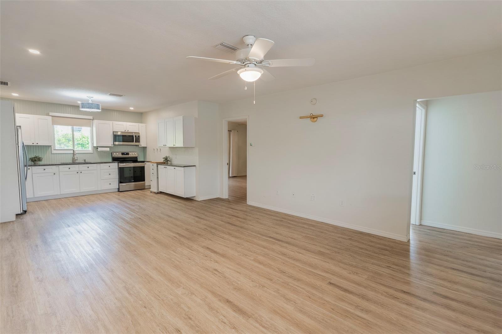 Image 74 of 86 For 321 Pennsylvania Avenue