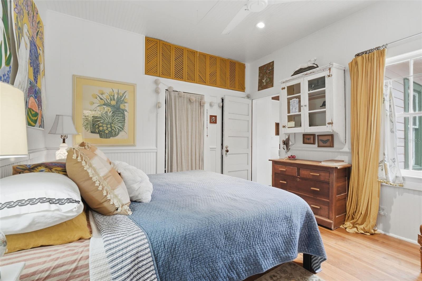 Image 11 of 32 For 748 Florence Avenue