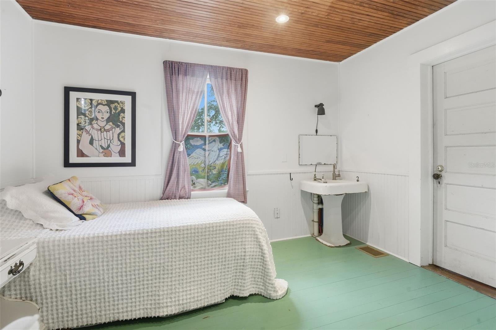 Image 17 of 32 For 748 Florence Avenue