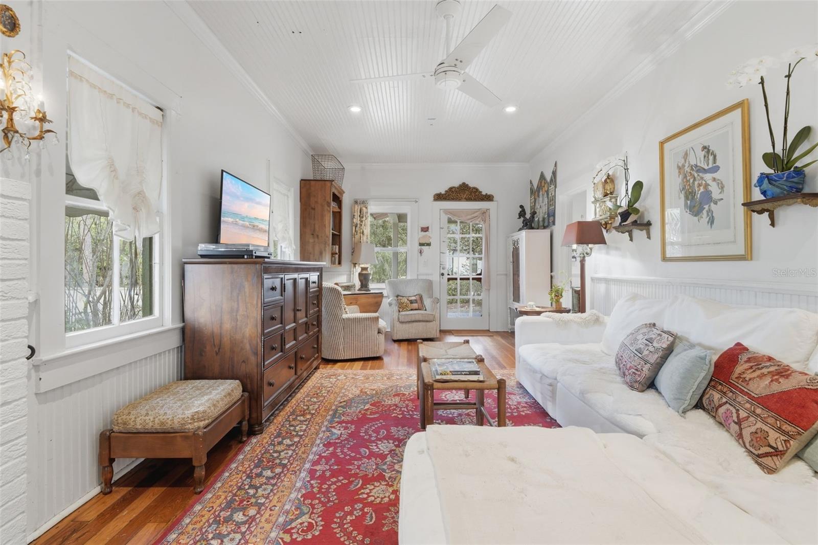 Image 4 of 32 For 748 Florence Avenue