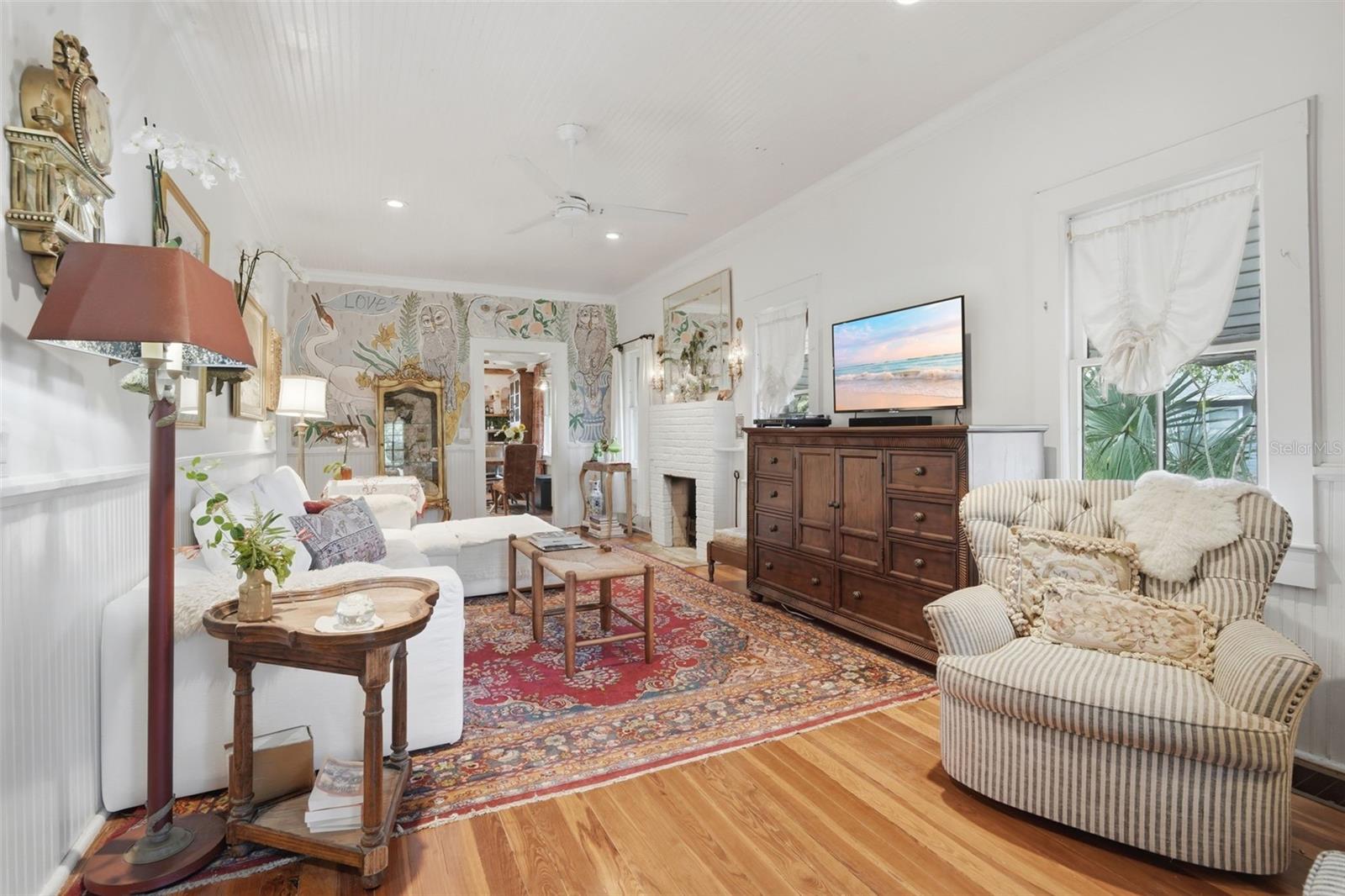 Image 5 of 32 For 748 Florence Avenue