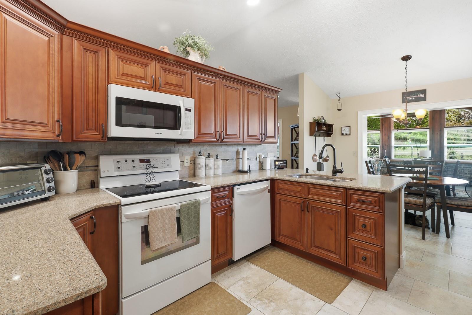 Image 10 of 41 For 407 Glen Abbey Lane