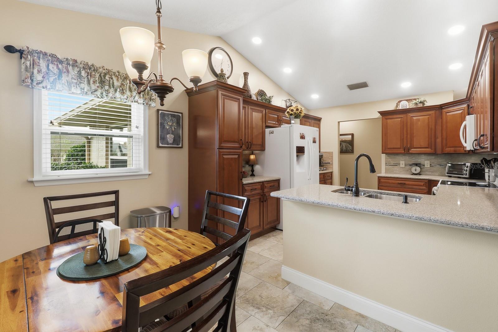 Image 11 of 41 For 407 Glen Abbey Lane