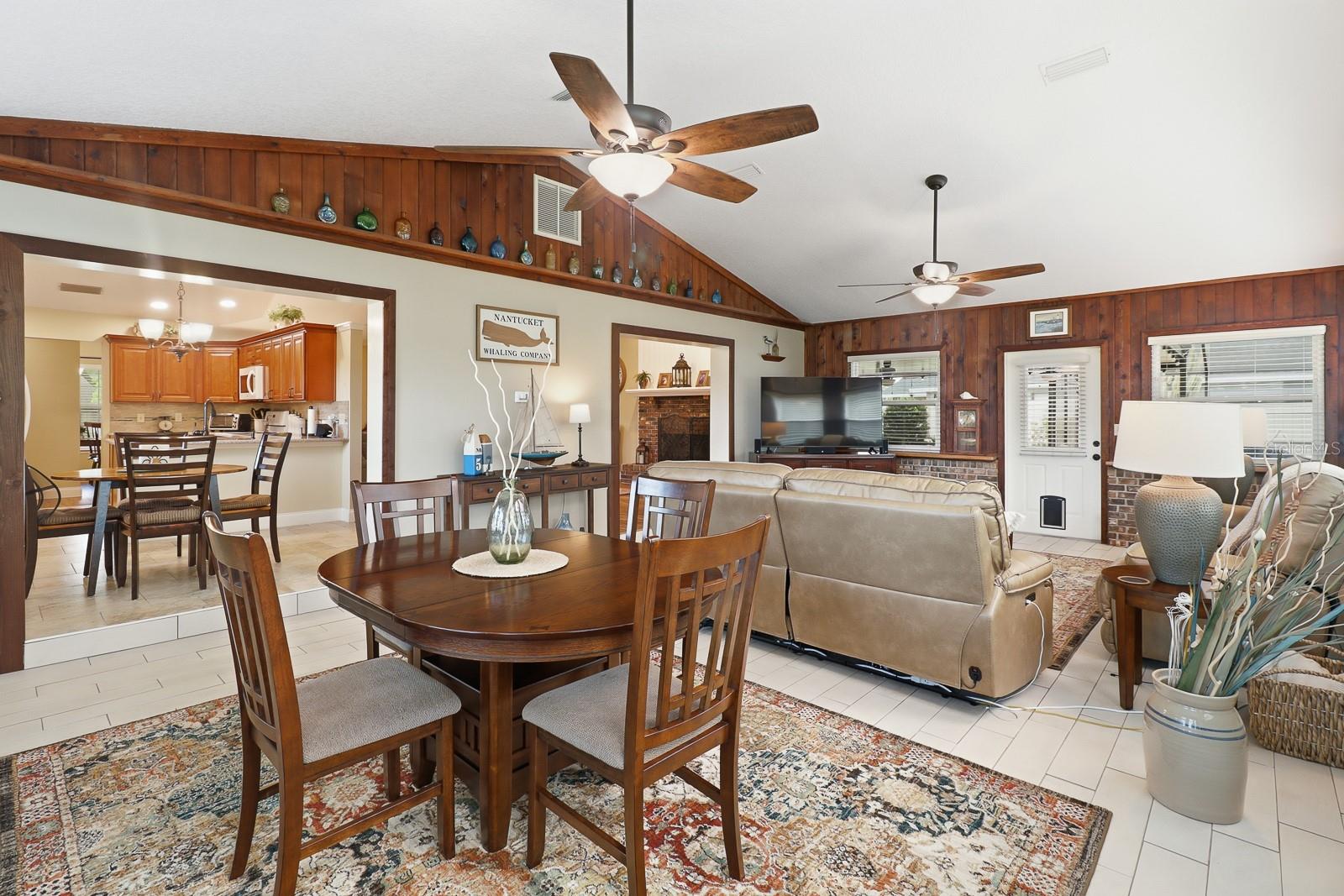 Image 13 of 41 For 407 Glen Abbey Lane