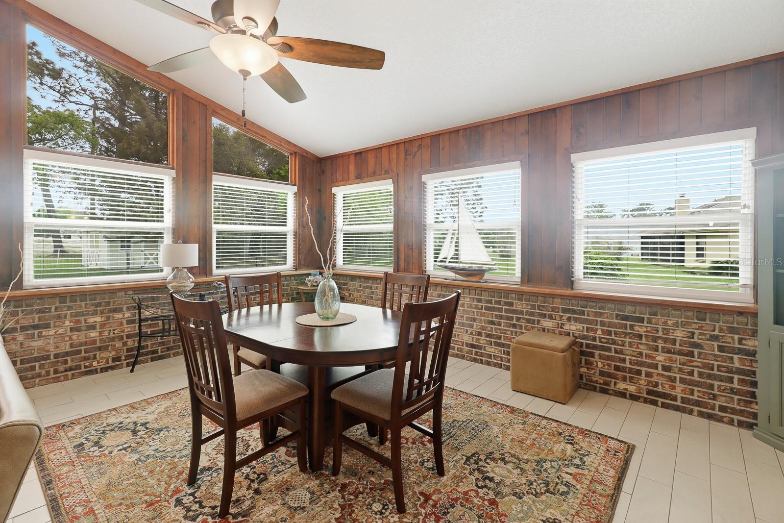 Image 14 of 41 For 407 Glen Abbey Lane