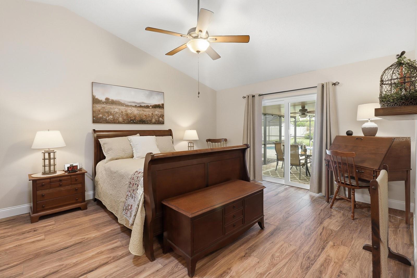 Image 18 of 41 For 407 Glen Abbey Lane