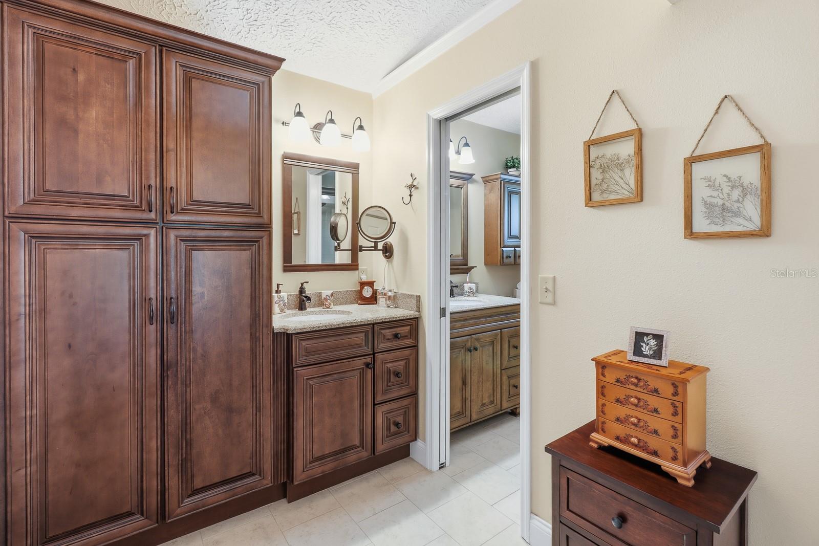 Image 19 of 41 For 407 Glen Abbey Lane