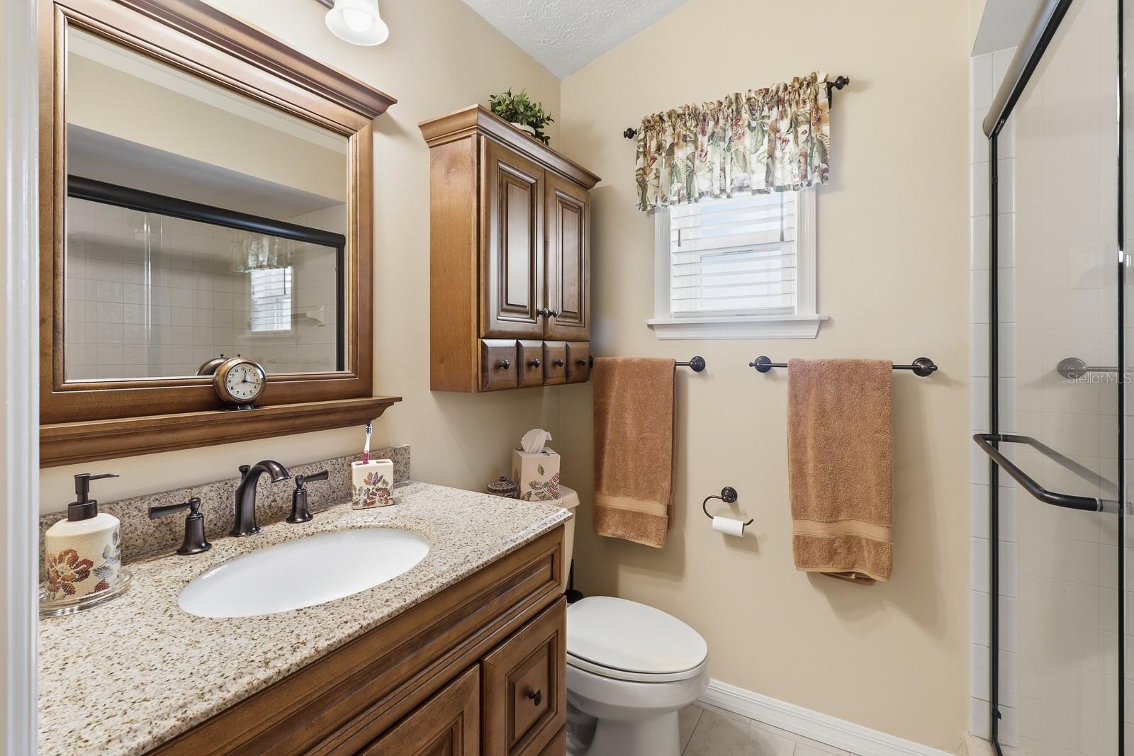 Image 20 of 41 For 407 Glen Abbey Lane