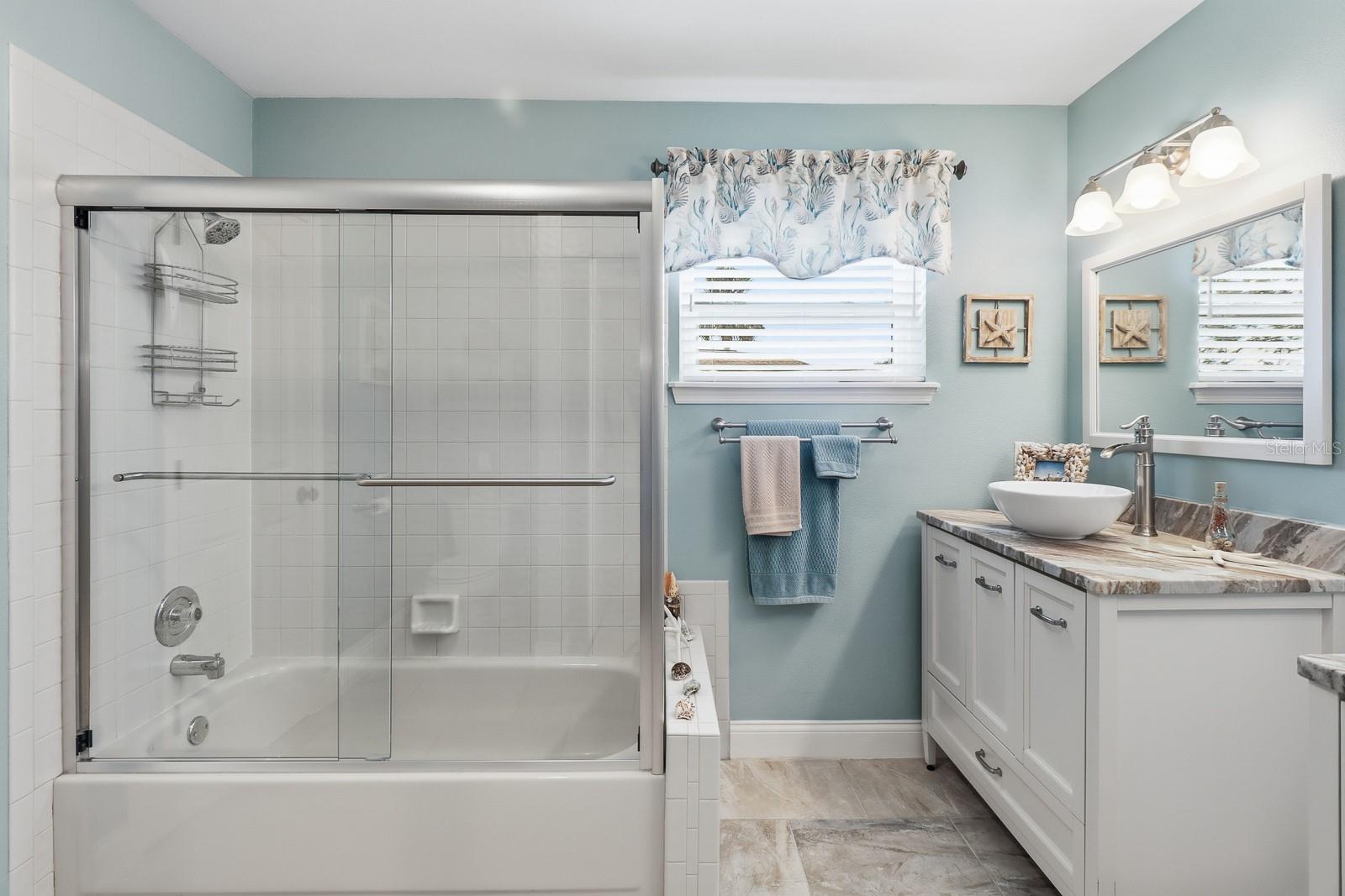 Image 25 of 41 For 407 Glen Abbey Lane