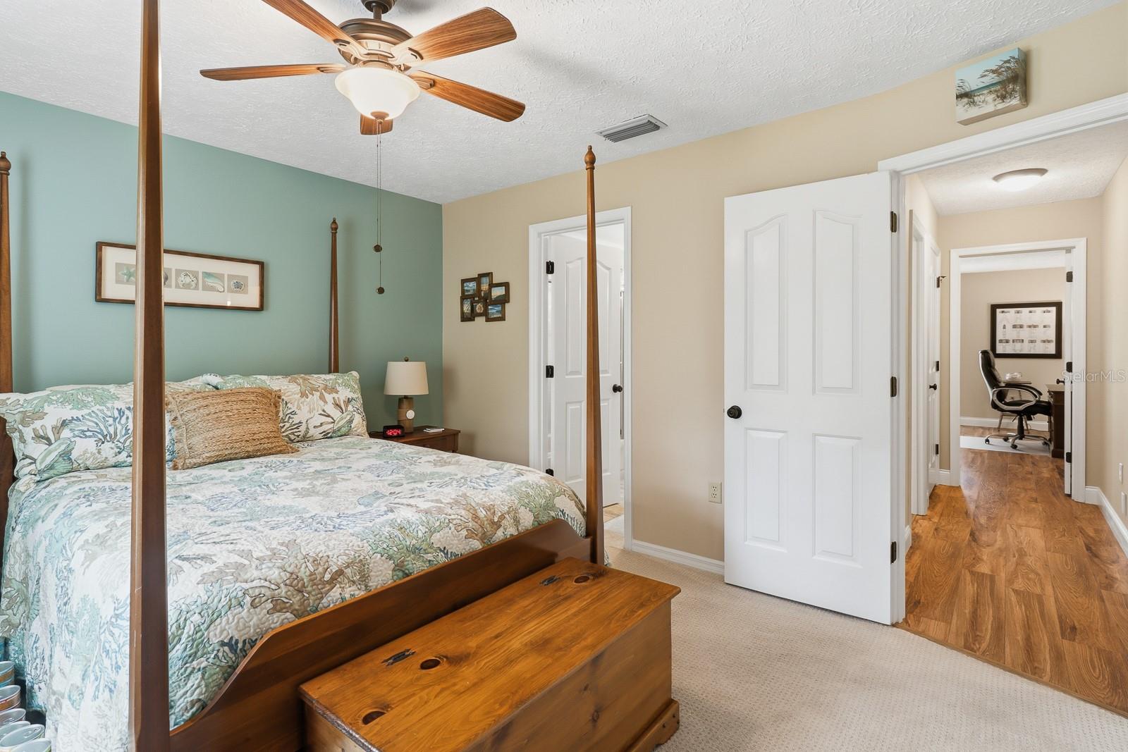 Image 29 of 41 For 407 Glen Abbey Lane