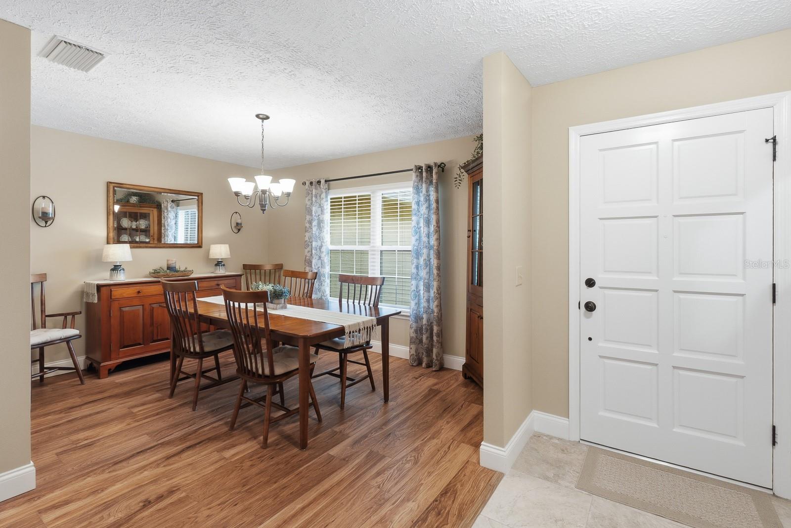 Image 3 of 41 For 407 Glen Abbey Lane