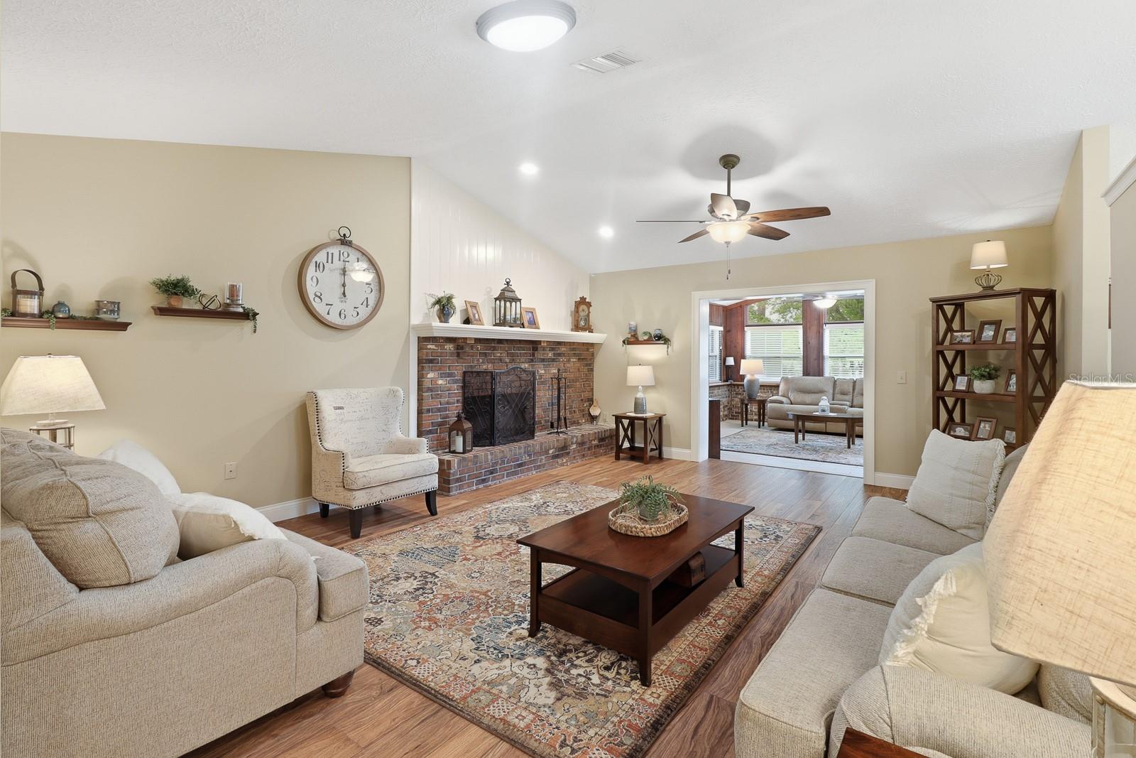 Image 5 of 41 For 407 Glen Abbey Lane