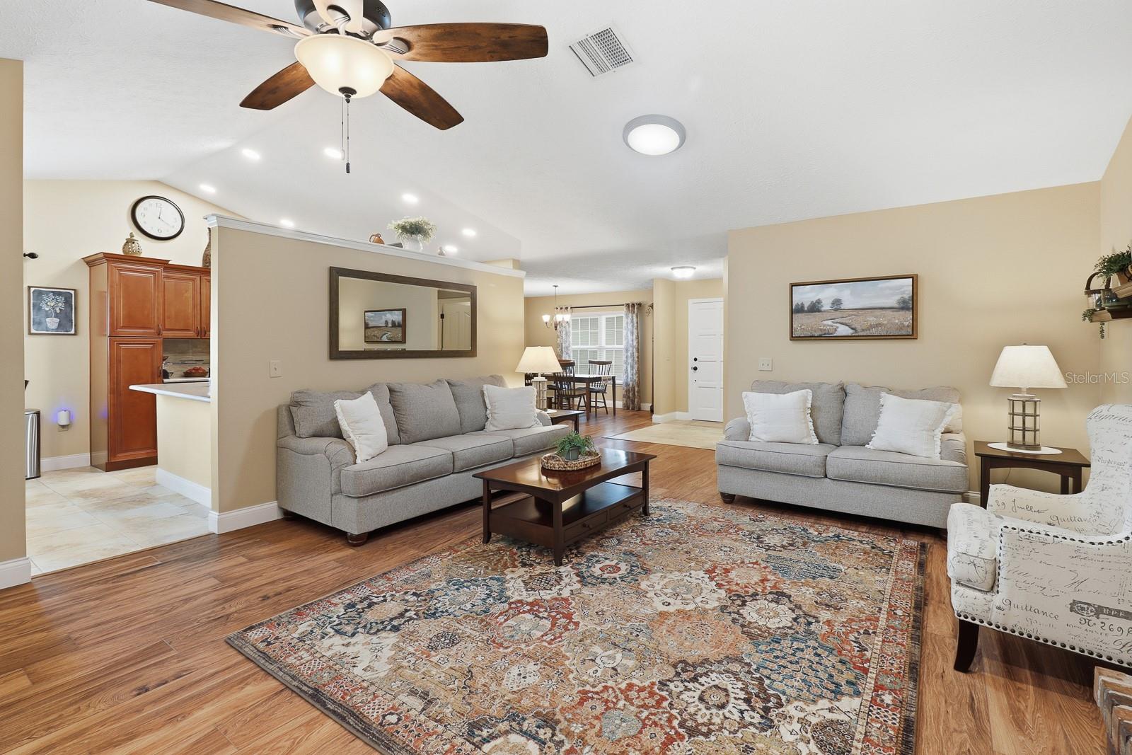 Image 6 of 41 For 407 Glen Abbey Lane