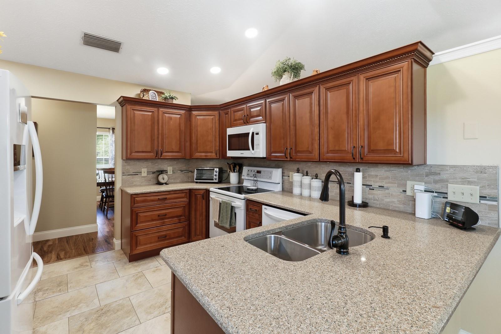 Image 7 of 41 For 407 Glen Abbey Lane