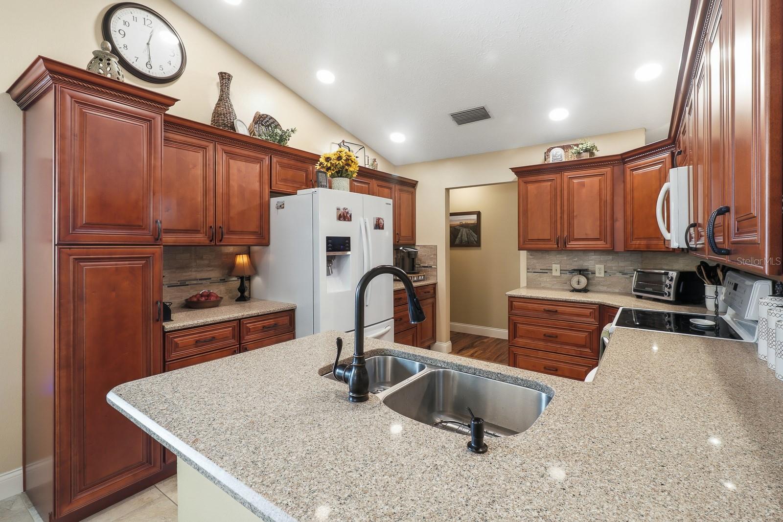 Image 8 of 41 For 407 Glen Abbey Lane