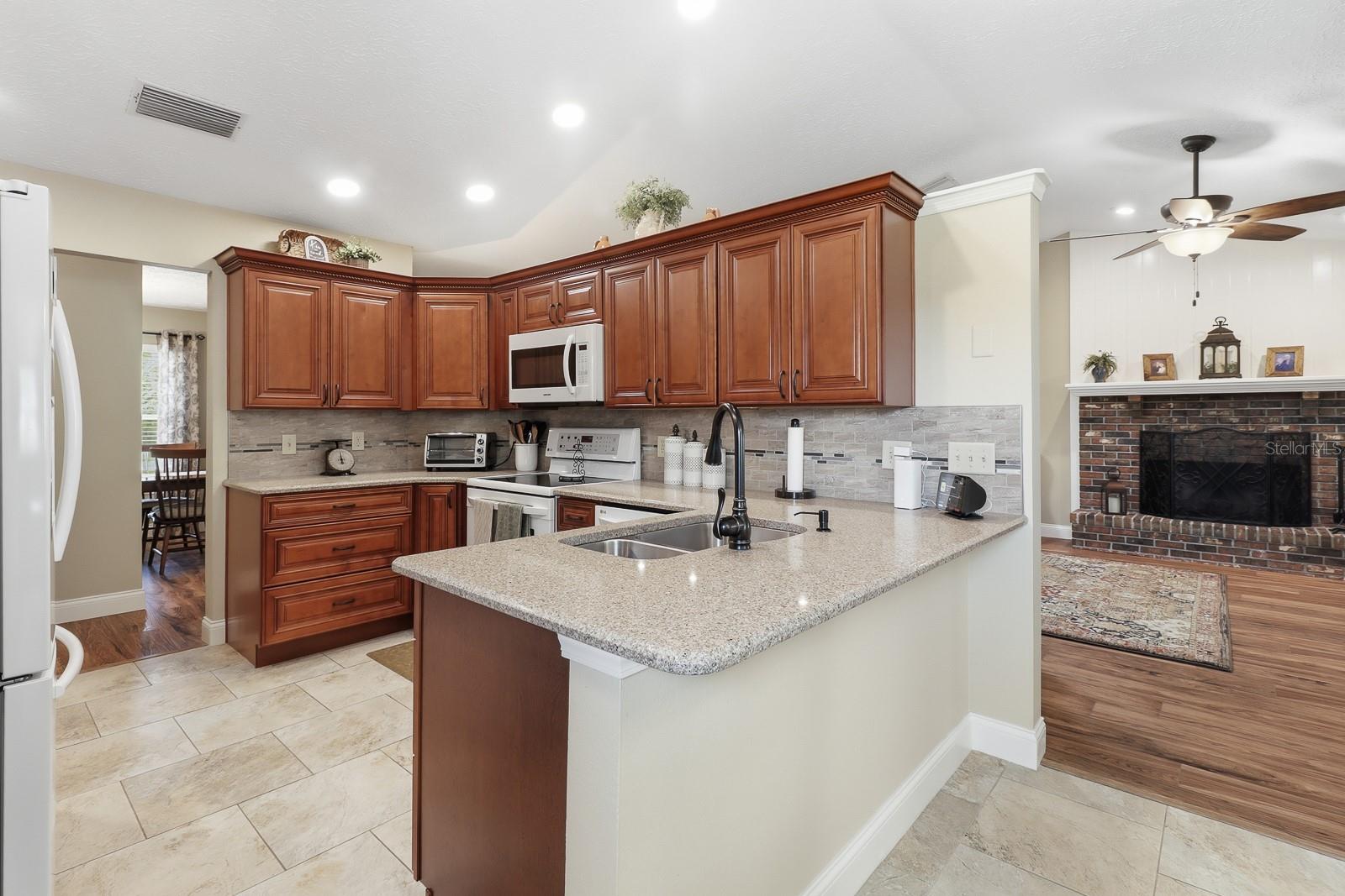 Image 9 of 41 For 407 Glen Abbey Lane