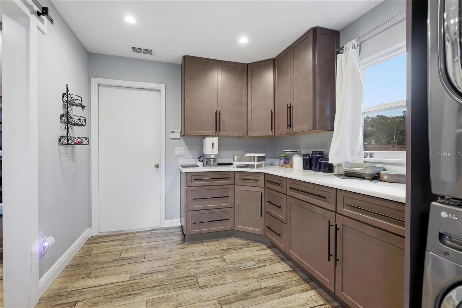 Image 10 of 31 For 2240 Heatheroak Drive